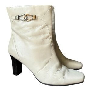 Fitzwell Cream Leather Heeled Boots Size 9.5 Tall Ankle Ivory Boots with Buckle